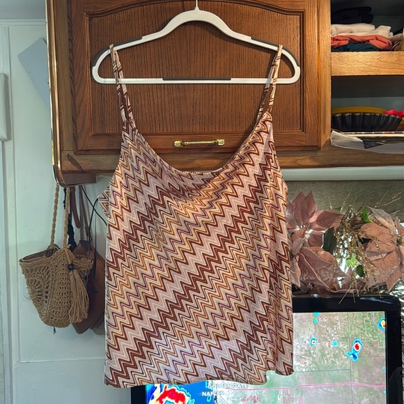New Forever 21 Zigzag Patterned Spaghetti Strap Top size 2X - Picture 10 of 11